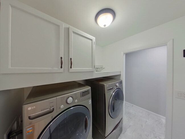 Building Photo - 3534 W 11th St N