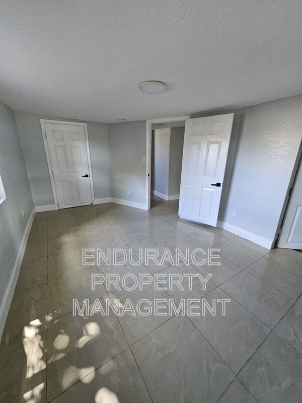 Building Photo - 809 W 5th St