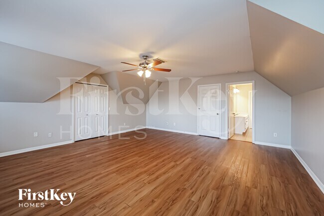 Building Photo - 9264 Cypress Dr N