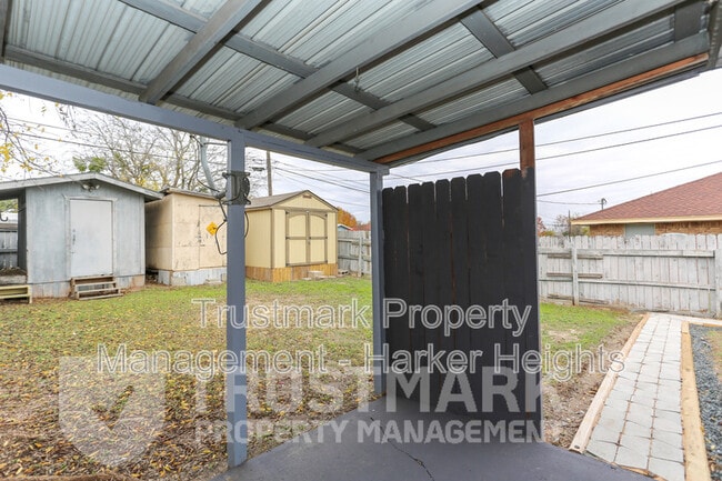 Building Photo - 220 Gibson St