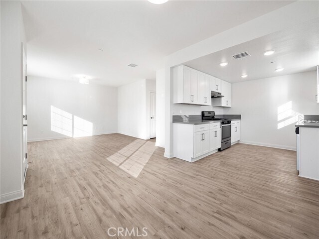 Building Photo - 1325 W Grand Ave