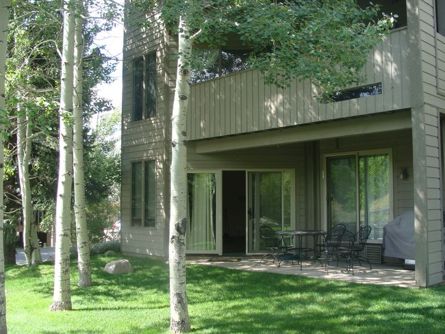 Primary Photo - 945 Red Sandstone Rd