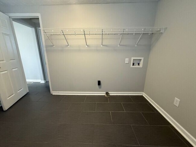 Building Photo - FOR RENT - 3 Bed 2 Bath House in South Nash - Pet Friendly