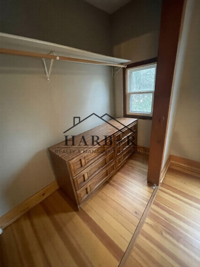 Building Photo - 1/2 Off first full month of rent!