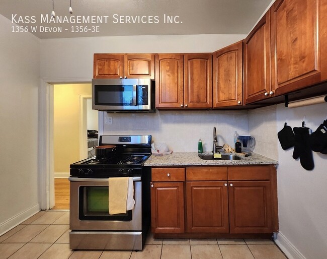 Building Photo - 1356 W Devon-1356-3E