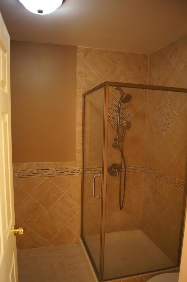 Building Photo - 950 Sweetflower Dr