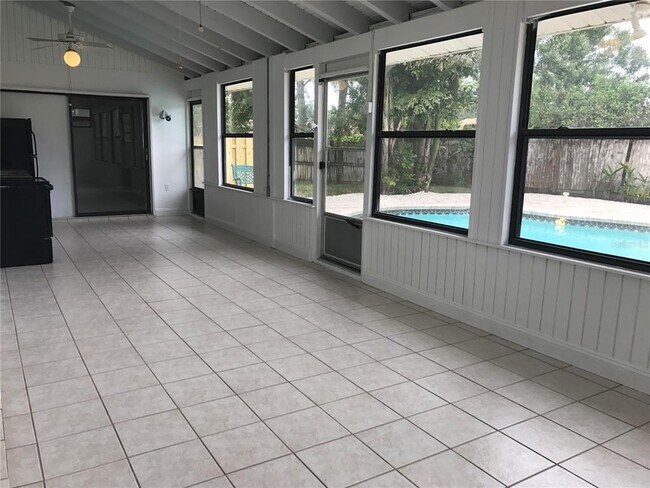 Building Photo - 2431 Doud St