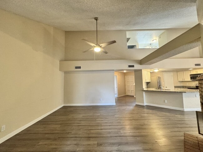 Building Photo - Great 3 bedroom 2 bath culdesac lot with fireplace