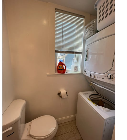 Building Photo - 176 Elm St