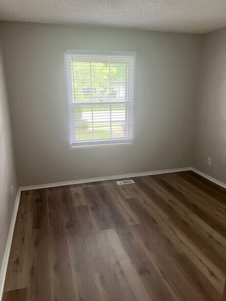 Building Photo - 3 Bedroom 2 BA ranch freshly rehabbed
