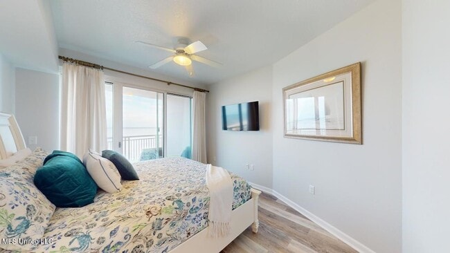 Building Photo - 2228 Beach Dr