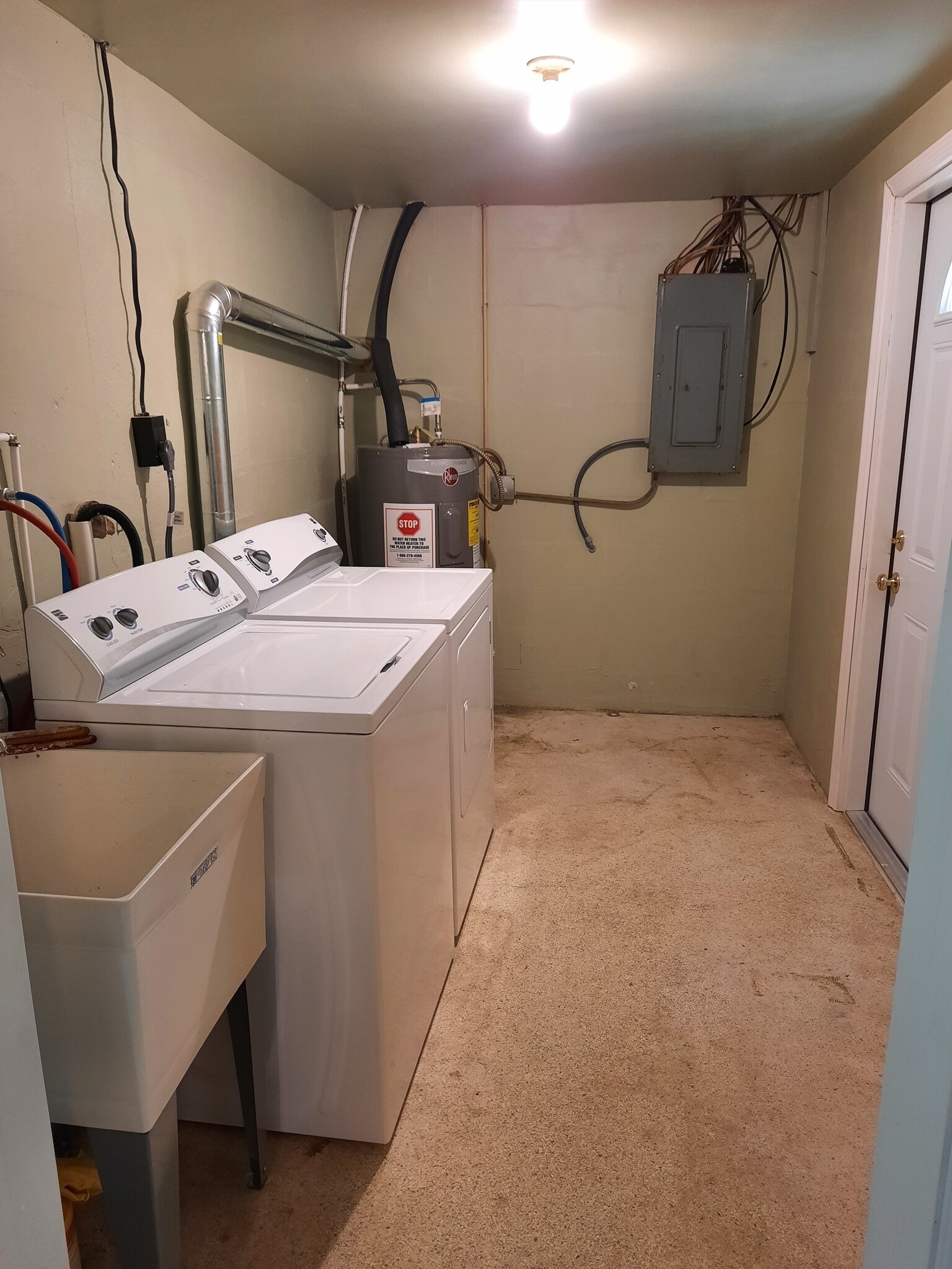 Laundry room - 4722 Fairway Dr S