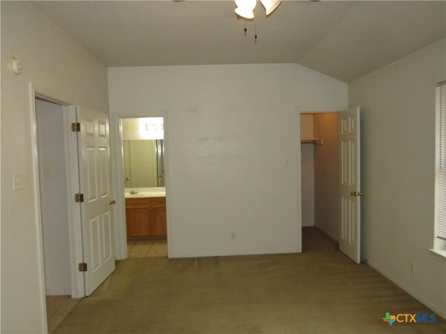 Building Photo - 2609 Lucille Dr