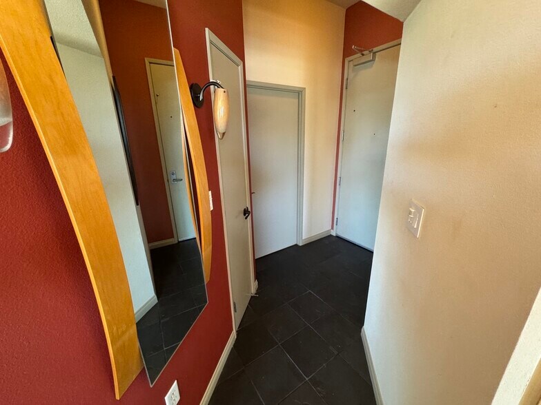 Building Photo - 488 E Ocean Blvd