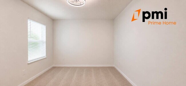 Building Photo - Stunning 5-Bedroom single family Home in Tavares | Spacious Layout & Modern Comforts