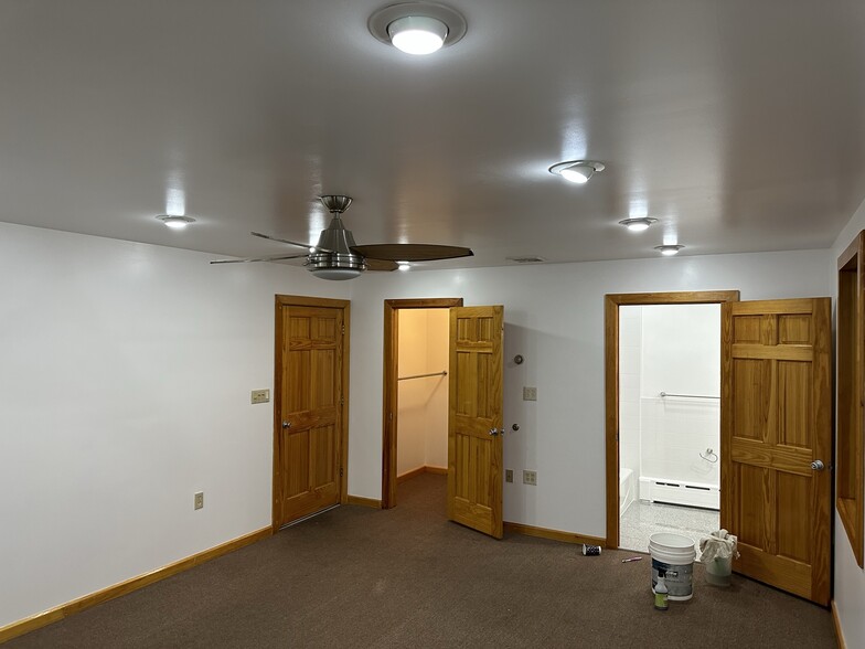 Building Photo - 160 6th Ave