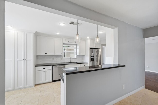 Building Photo - 2502 Hollow Hook Rd