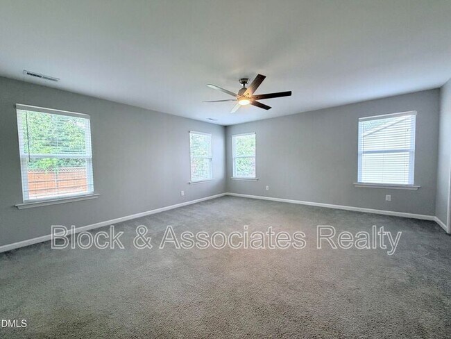 Building Photo - 504 Eno Dr