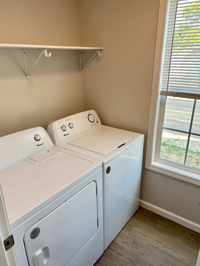 Building Photo - 530/532 S Oak