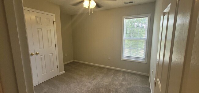 Building Photo - New Listing