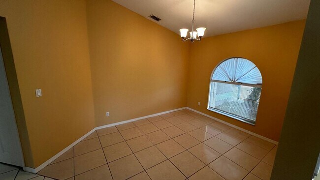 Building Photo - SPACIOUS 4-BEDROOM HOME WITH SCREENED POOL IN SE CAPE CORAL