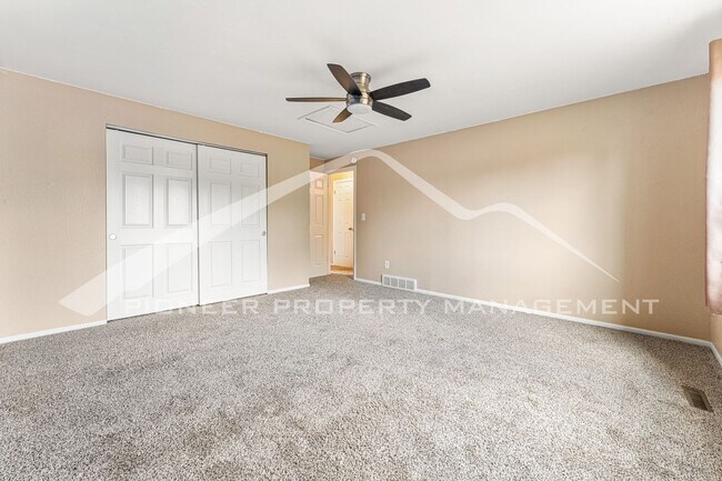 Building Photo - 5063 W 70th Pl