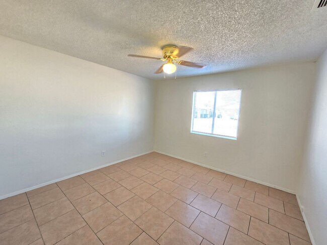 Building Photo - 2 Bed 1 Bath Spacious Apartment in Mesa