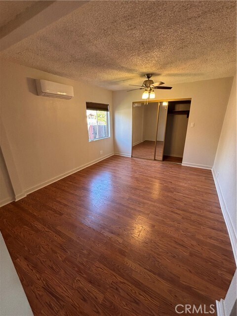 Building Photo - 646 W Belmont St