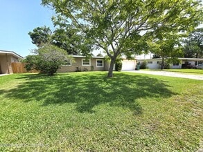 Building Photo - 210 Juniper Ave