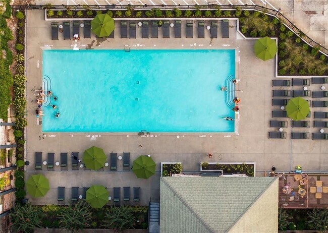 Building Photo - 170 Boulevard SE