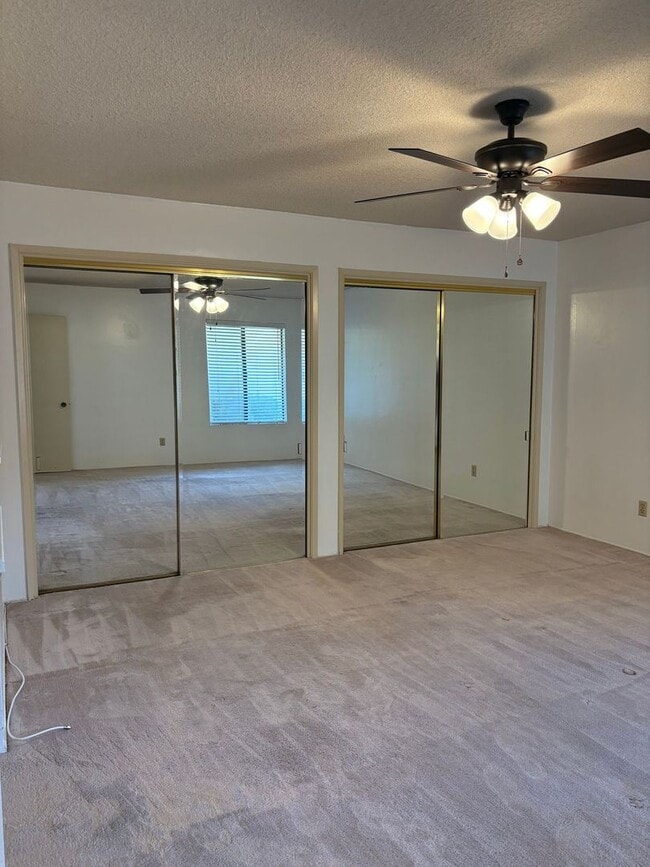 Building Photo - 2-Bed, 2-Bath Condo in Bakersfield | Garag...