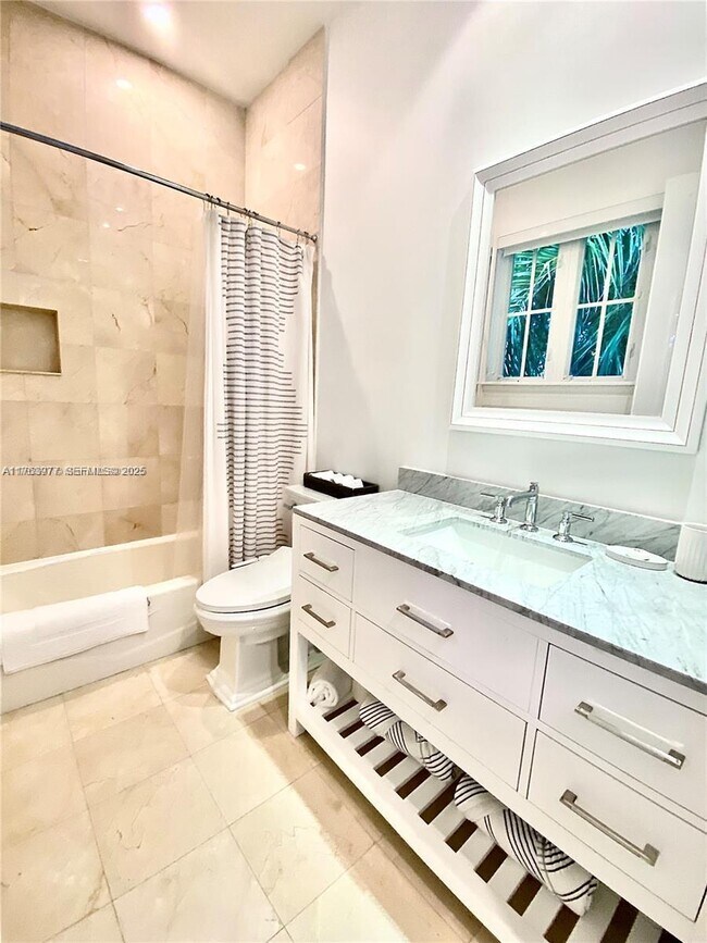 Building Photo - 350 Woodcrest Rd