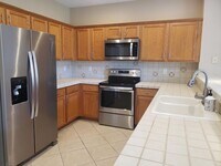 Building Photo - 3027 N Evergreen Cir