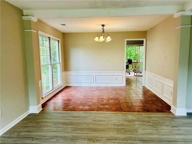Building Photo - 2580 Binghampton Ln