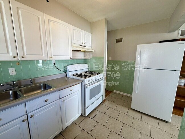 Building Photo - 9905 Iveland Dr