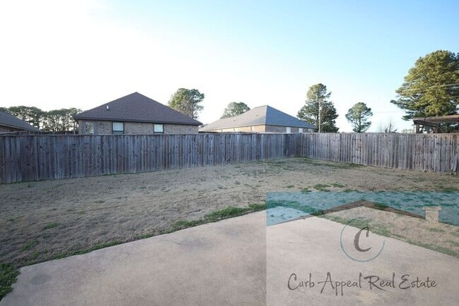 Building Photo - 3 bed / 2 bath home in Jonesboro