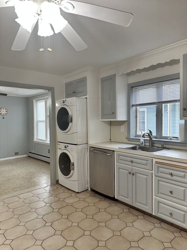 Building Photo - 105 S St Ext