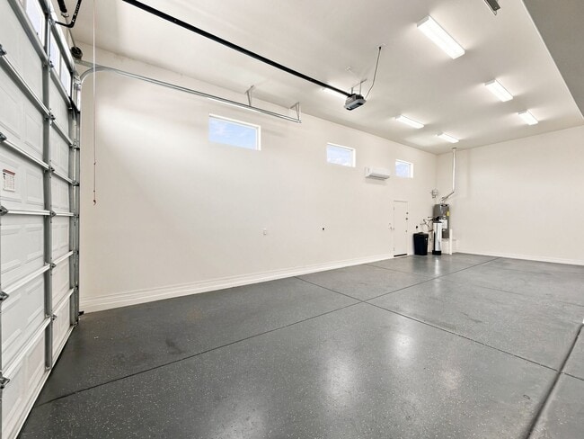 Building Photo - Luxury SMART HOME For Rent!