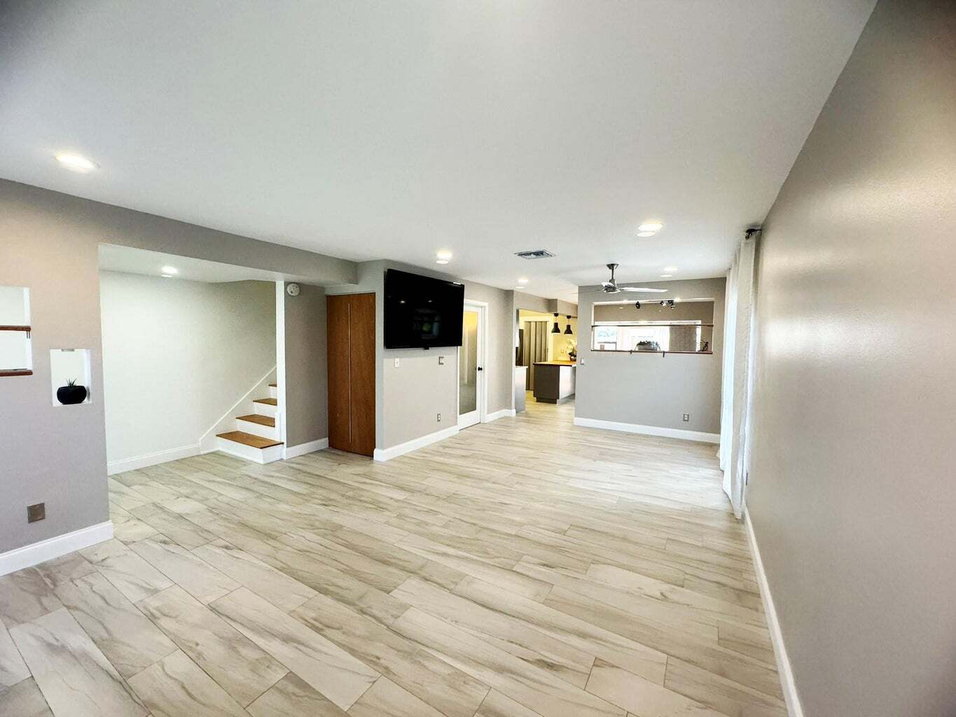 Building Photo - 321 Sandtree Dr