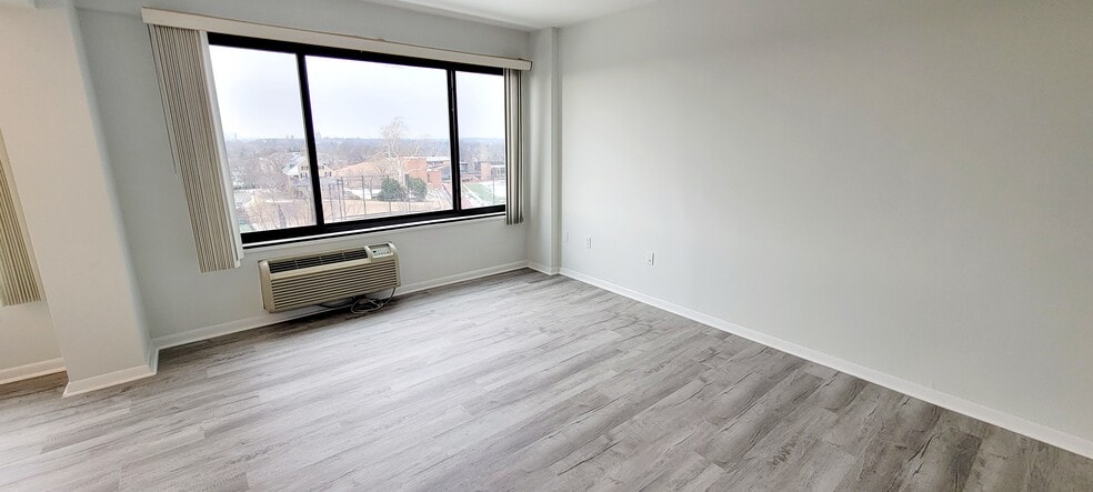 Living - 3601 Wisconsin Ave NW