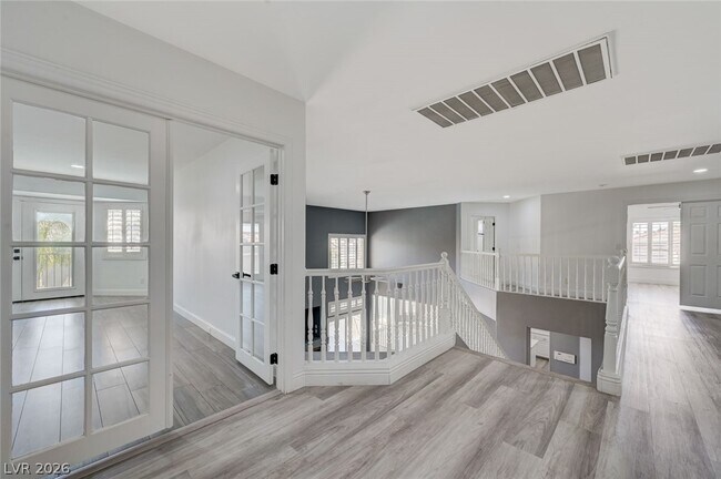 Building Photo - 3800 Beacon Point St