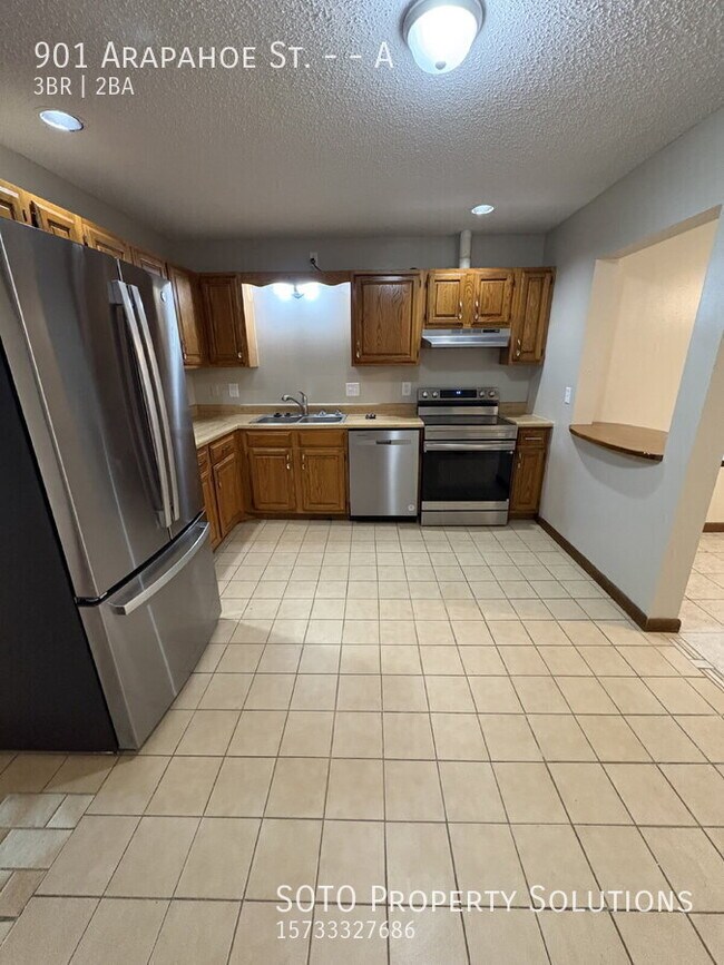 Building Photo - 901 Arapahoe Dr