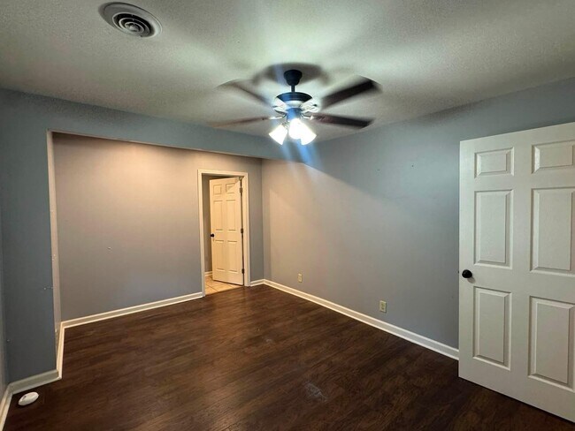 Building Photo - 1498 Garland Dr