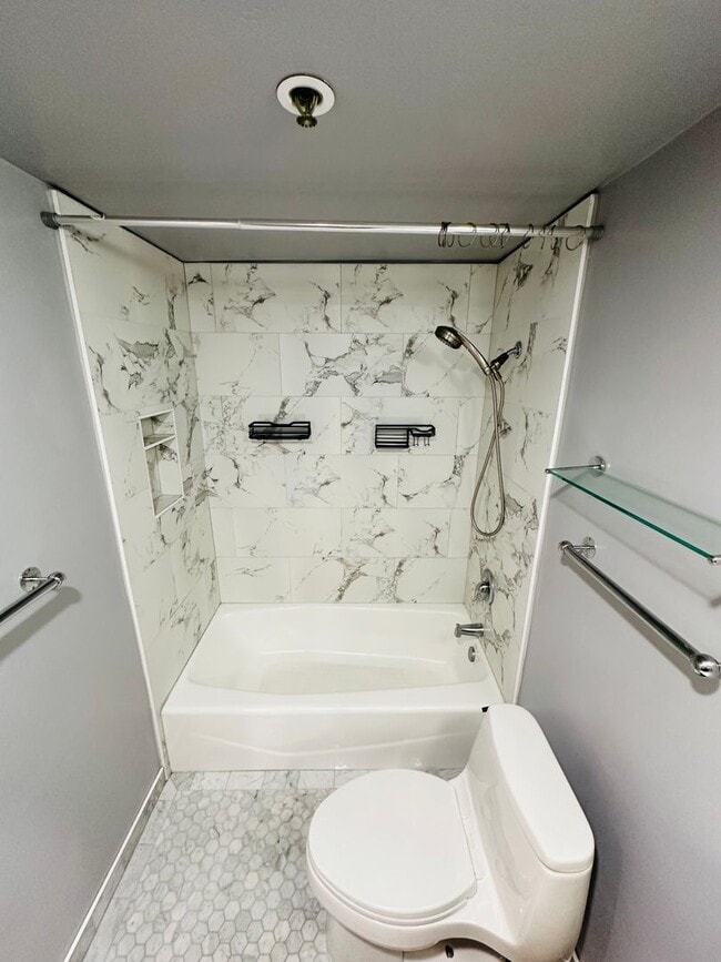 Building Photo - Ground level 2 bedroom, 2 bath in Bayfront...