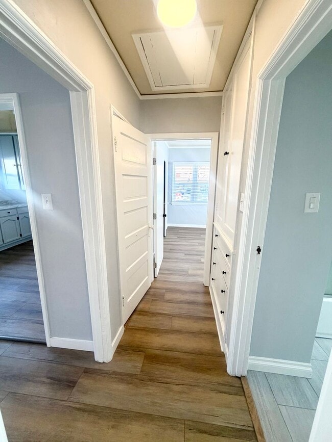 Building Photo - 2 bed 1 bath SFH near USC with gated parking