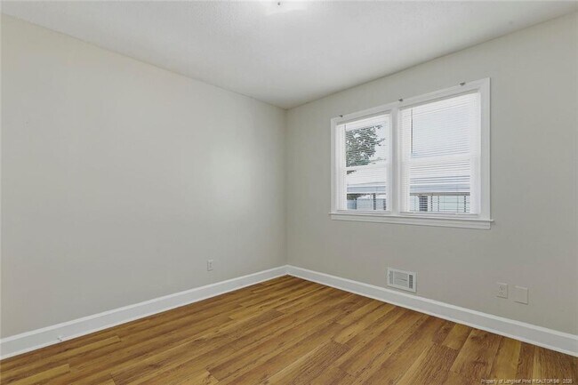 Building Photo - 2902 Cornell Dr