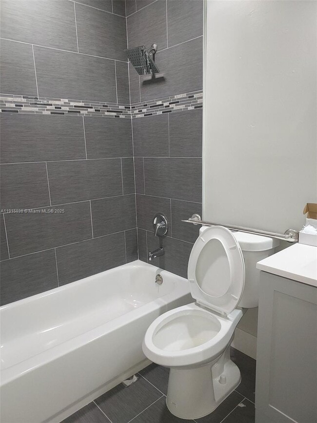 Building Photo - 808 SW 14th Terrace