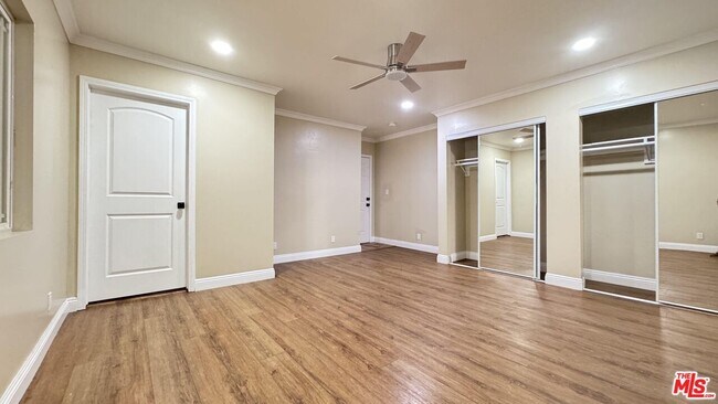 Building Photo - 7516 Oakdale Ave