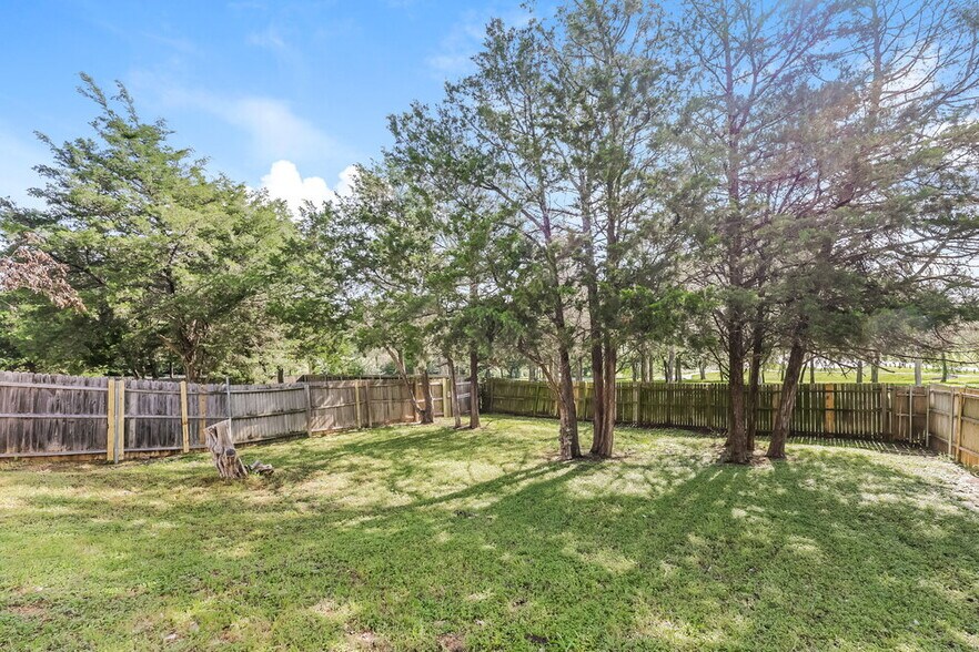 Building Photo - 7312 Sierra Way