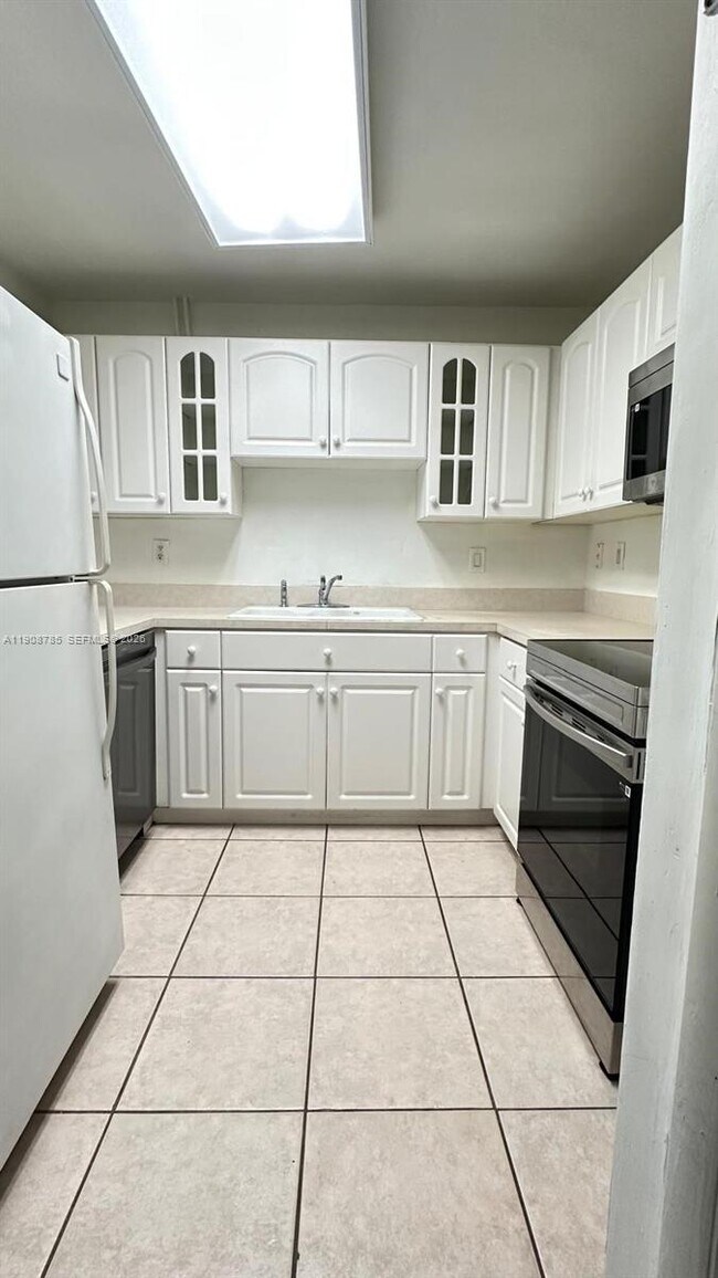 Building Photo - 6780 W 2nd Ct